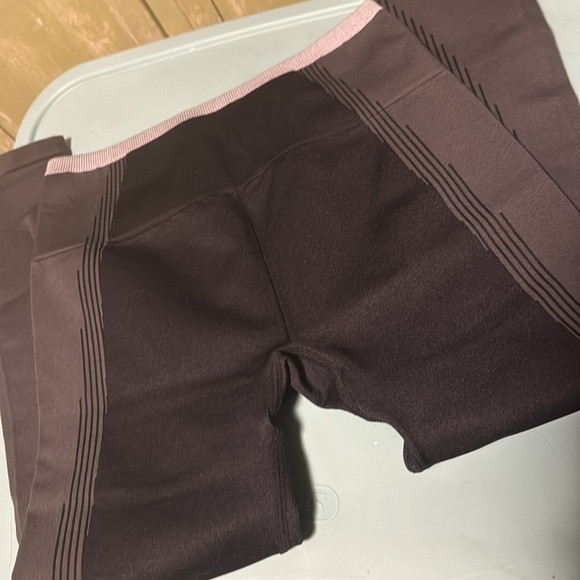 *Like new* Fabletics Leggings - Picture 2 of 4